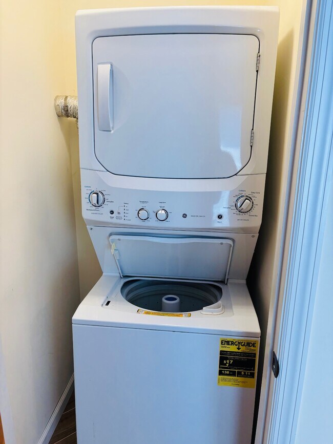 Building Photo - 27 1st St