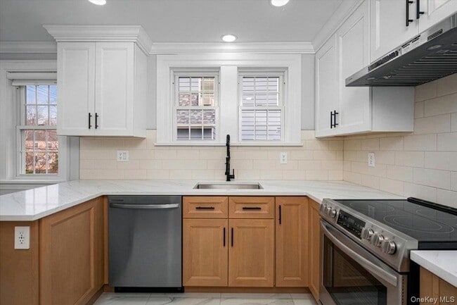 Building Photo - 28 Cross St