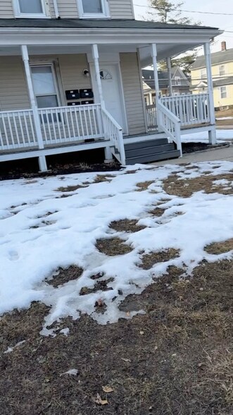 Building Photo - 5 Lake Ave