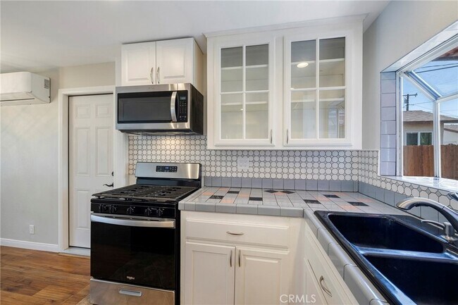 Building Photo - 13616 Hermes St