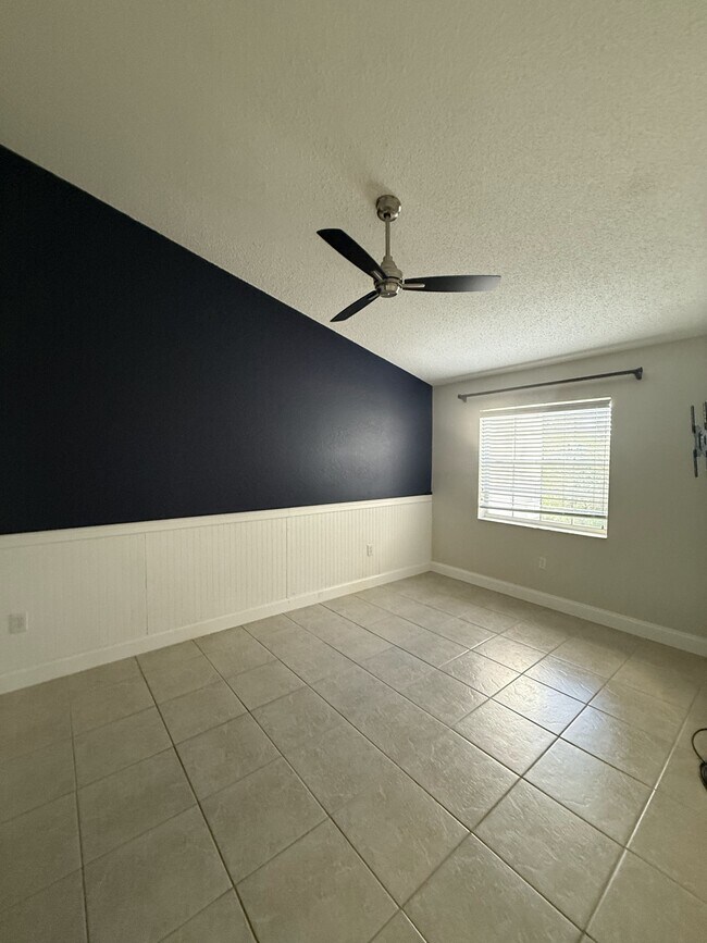 Building Photo - 2810 N Oakland Forest Dr