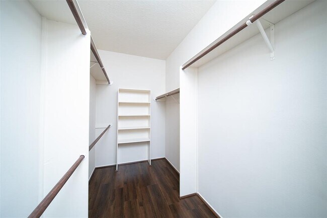 Building Photo - 427 Birch Hill Dr