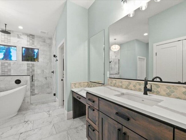 Building Photo - 3500 S Morain St