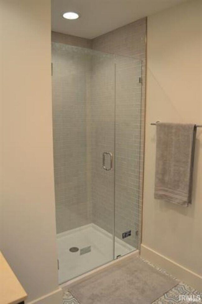 Building Photo - 124 N Bryan Ave