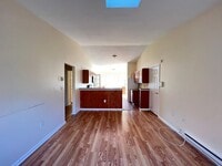 Building Photo - Spacious two-bedroom 1 bathroom apartment!