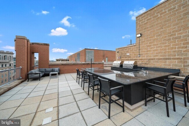 Building Photo - 616 E Street NW Unit 256