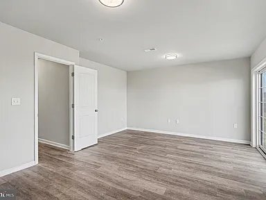 Building Photo - 321 Avon Dr