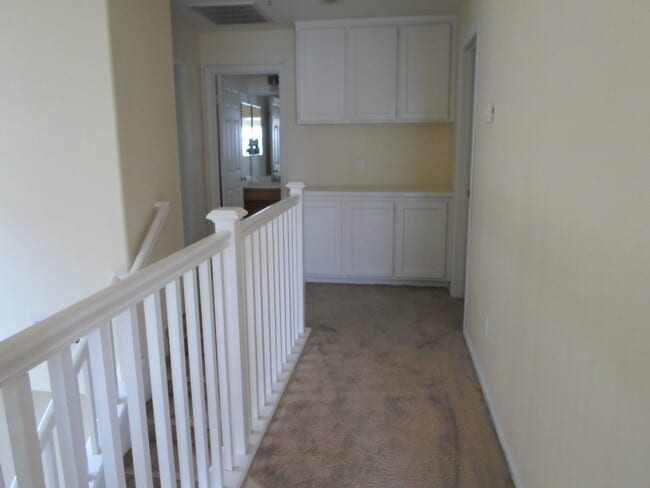 Building Photo - 460 Middlebury Ct