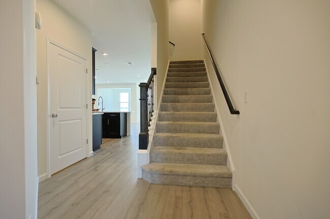 Building Photo - 2287 Ryegrass Ln