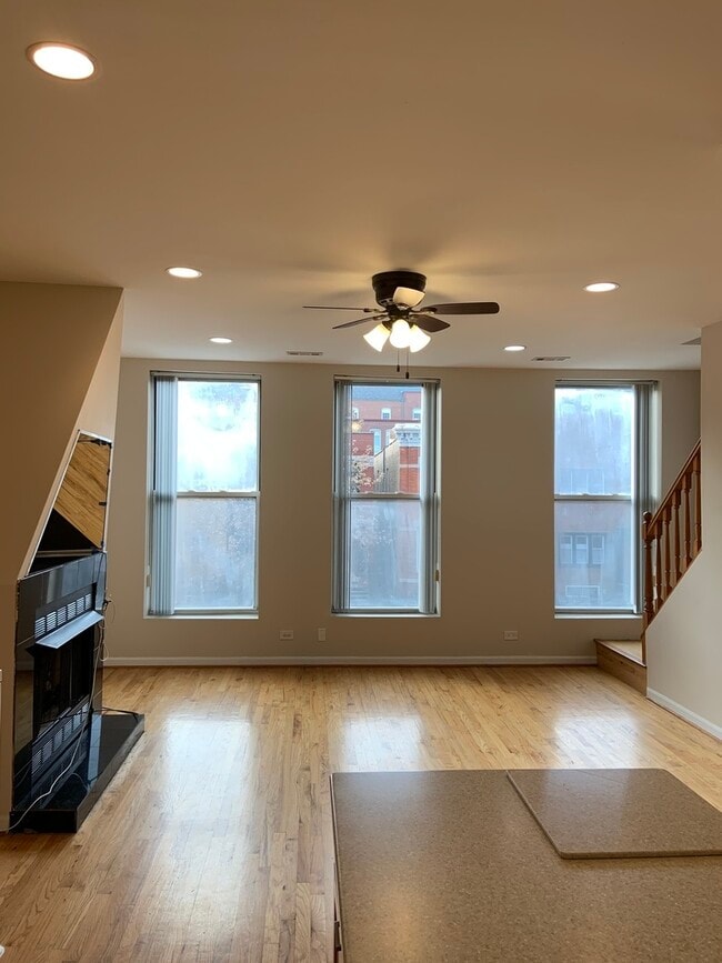 Building Photo - 1329 N Oakley Blvd