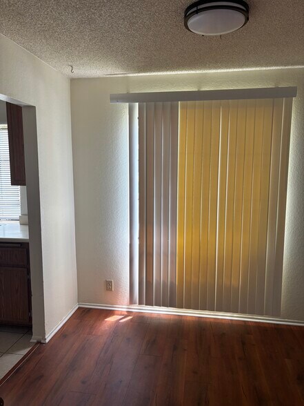 Building Photo - 2554 Olive Dr