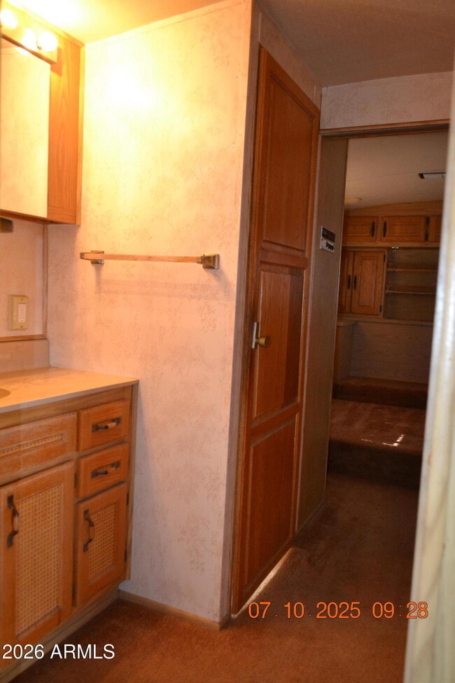 Building Photo - 677 S Warner Dr