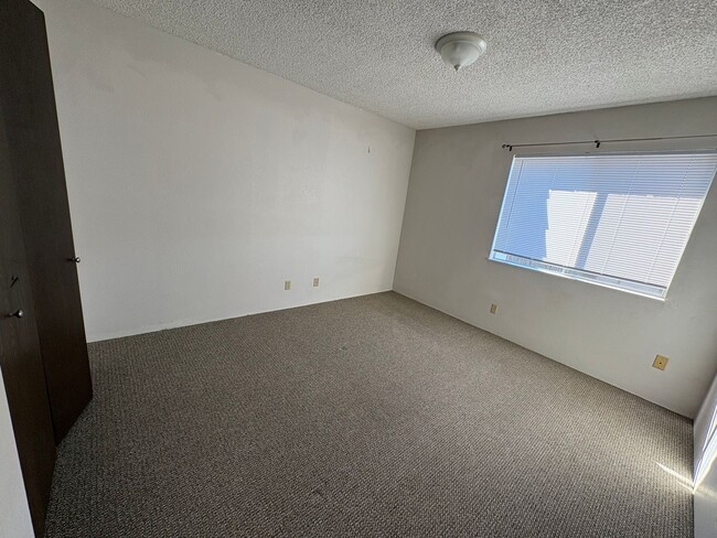 Building Photo - 15th St