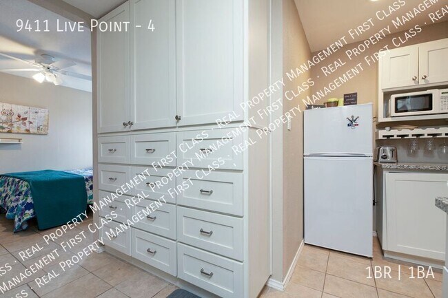 Building Photo - 9411 Live Point