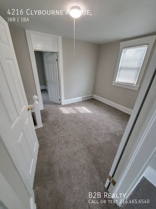 Building Photo - 4216 Clybourne Ave