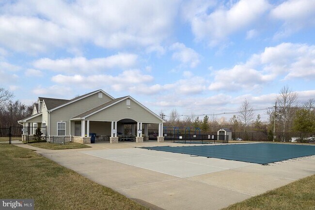 Building Photo - 27 Richards Rd