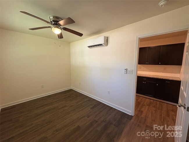 Building Photo - 2827 Morson St