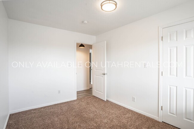 Building Photo - 2051 S State St