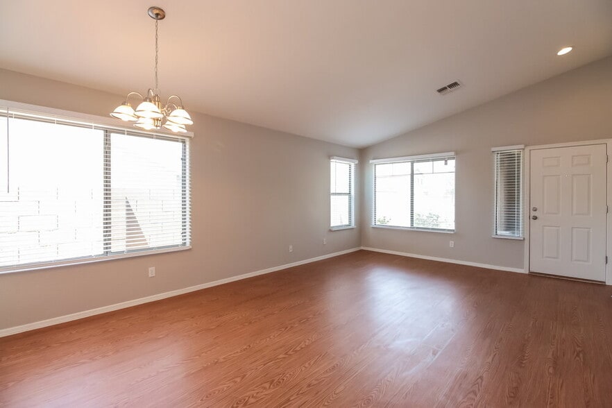Building Photo - 25549 W Winslow Ave