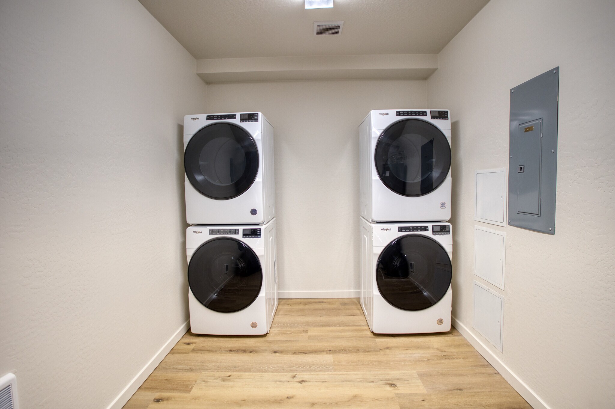 Laundry Room - 731 W 6th St S