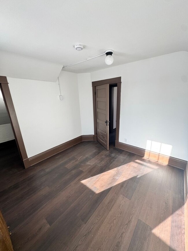 Building Photo - 1021 Charles Ave