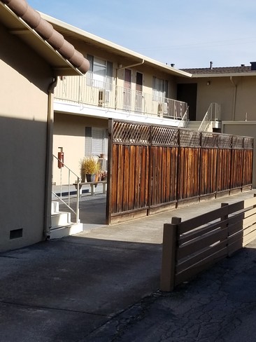 Quiet interior courtyard - Belaire Apts, Santa Clara