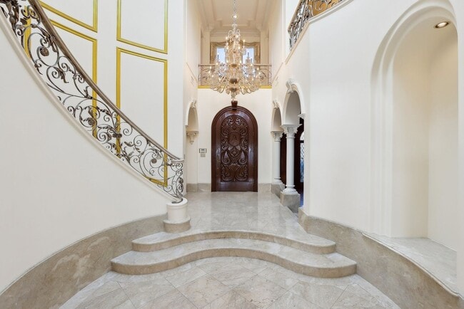Building Photo - OCEAN VIEW CUSTOM BUILT LUXURY ESTATE