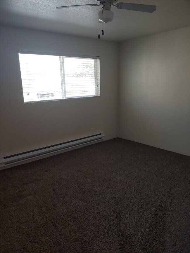 Building Photo - 823 S Cole Rd