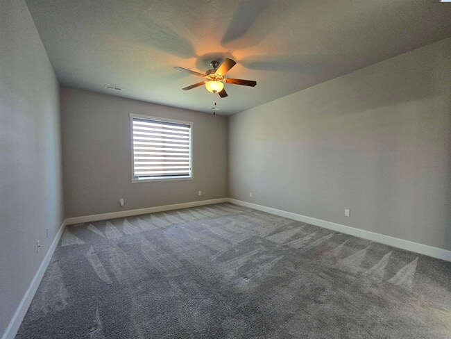 Building Photo - Short Term Rental Rental in Kennewick w/Lawn Care