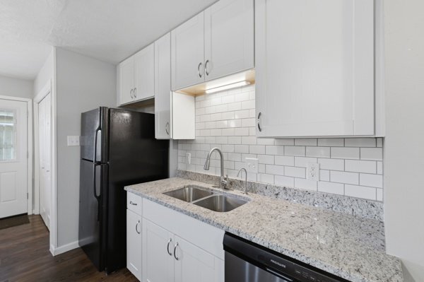 Building Photo - 1403 Airline Dr
