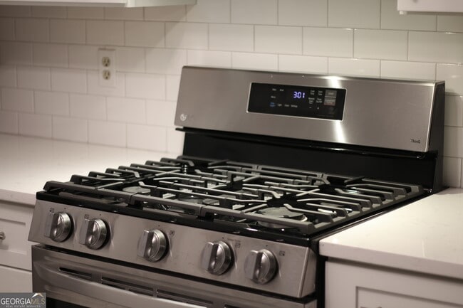 Building Photo - 34 Little Silver Ct