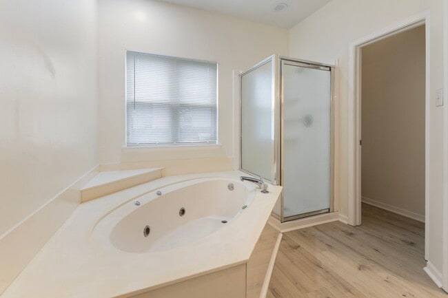 Building Photo - 3415 Waterloo Dr