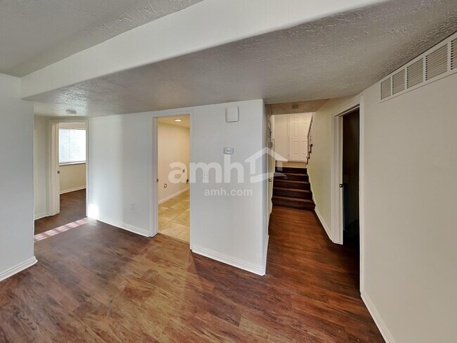 Building Photo - 5956 S Stone Flower Way