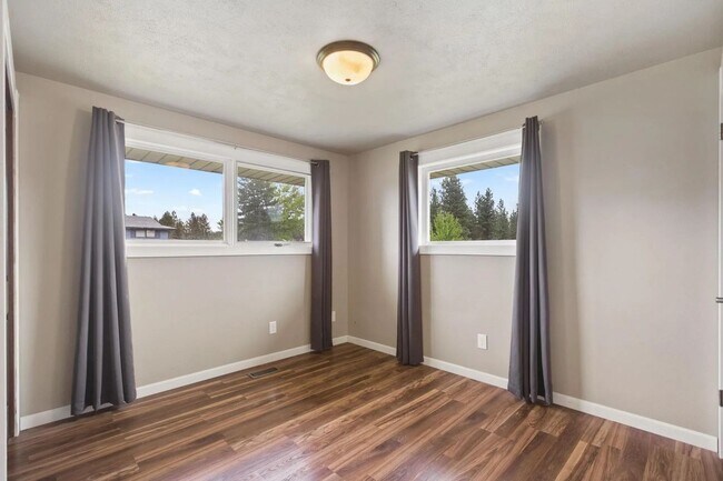 Building Photo - Beautiful 5-Bedroom Home in Mead School Di...