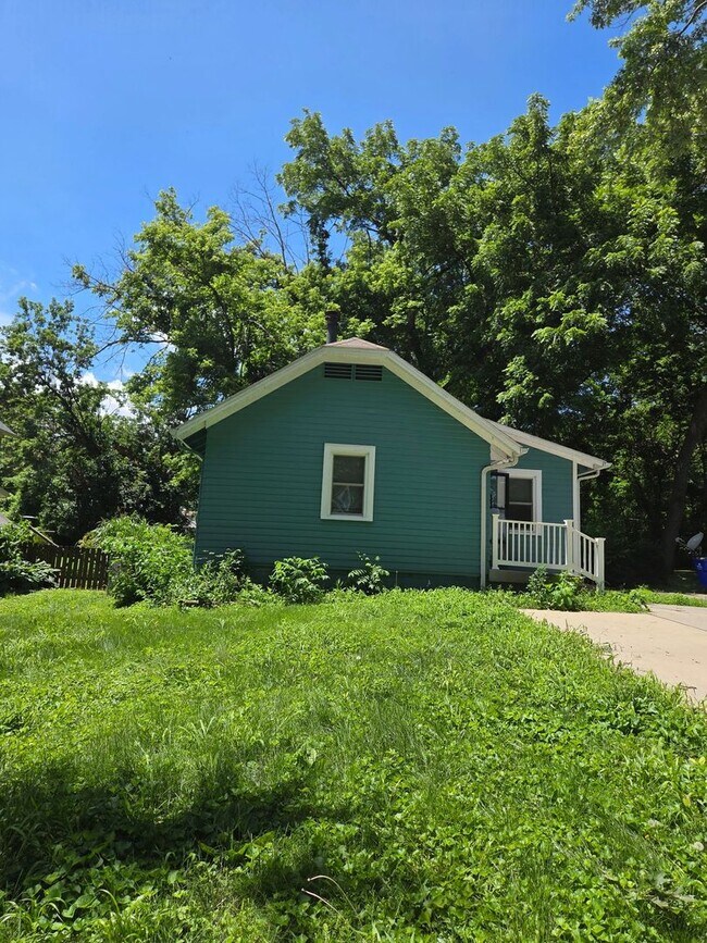 Building Photo - Beautiful 1 Bedroom 1 Bathroom Home in Raytown!