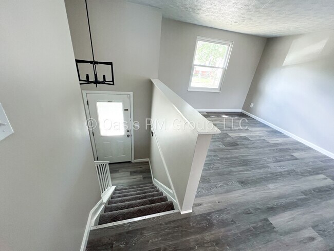 Building Photo - 912 Tellega Ave