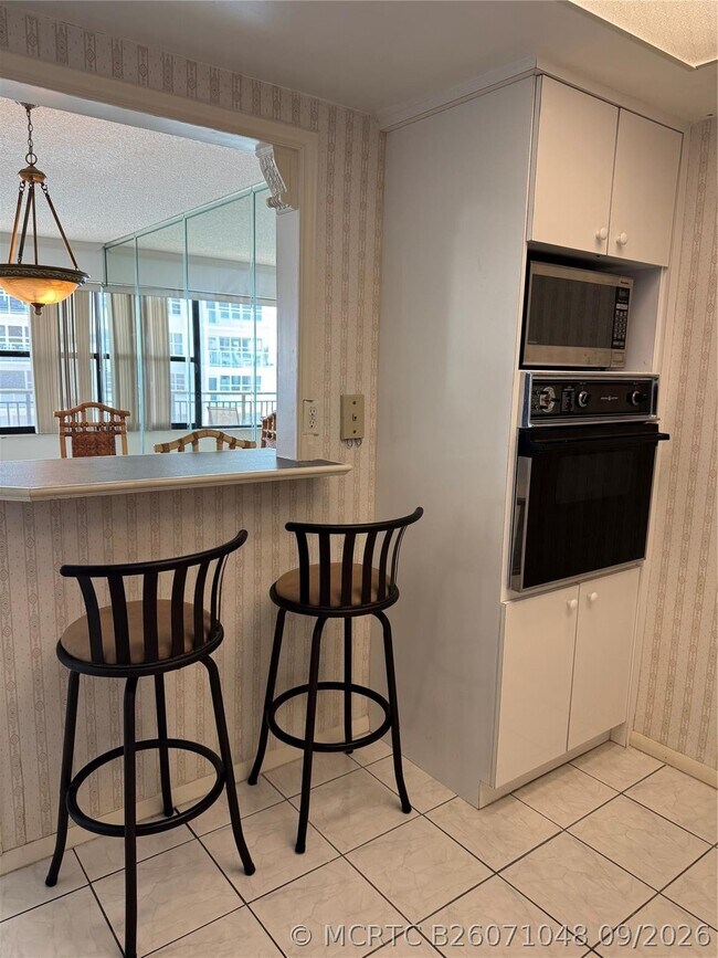 Building Photo - 3800 Galt Ocean Dr