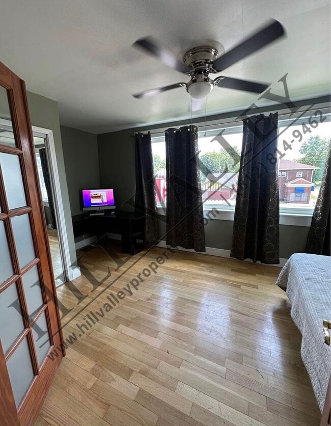 Building Photo - Two Bedroom Upper — All Utilities Paid!