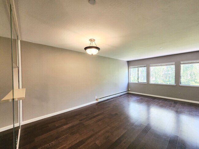 Building Photo - 2 bedroom 2 bath condo home in North San Mateo