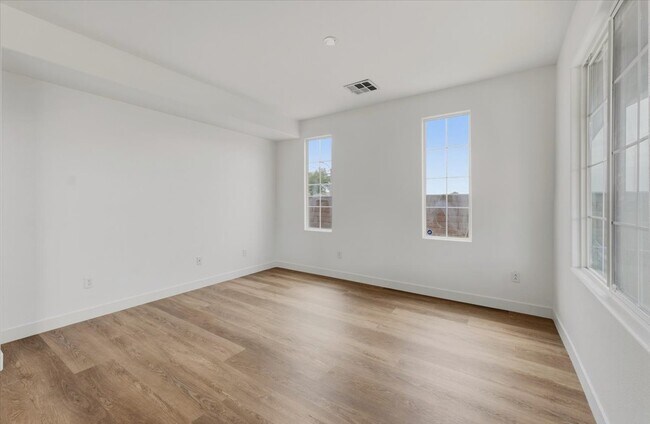 Building Photo - 8604 Splendid Leaf Ct