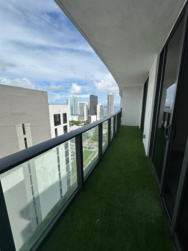 Building Photo - 1600 NE 1st Ave