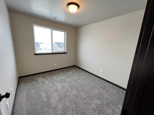 Building Photo - 12685 N Cavanaugh Dr