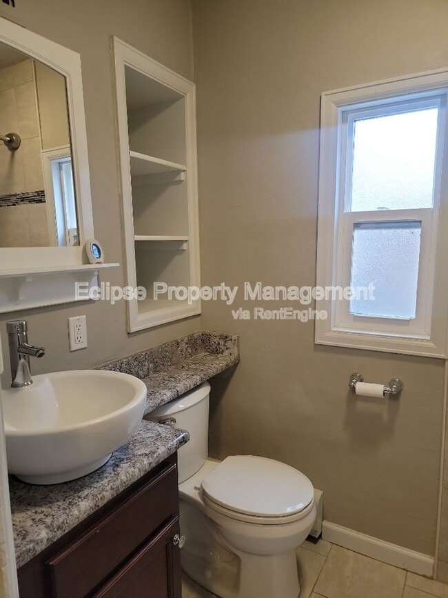 Building Photo - 805 3rd St