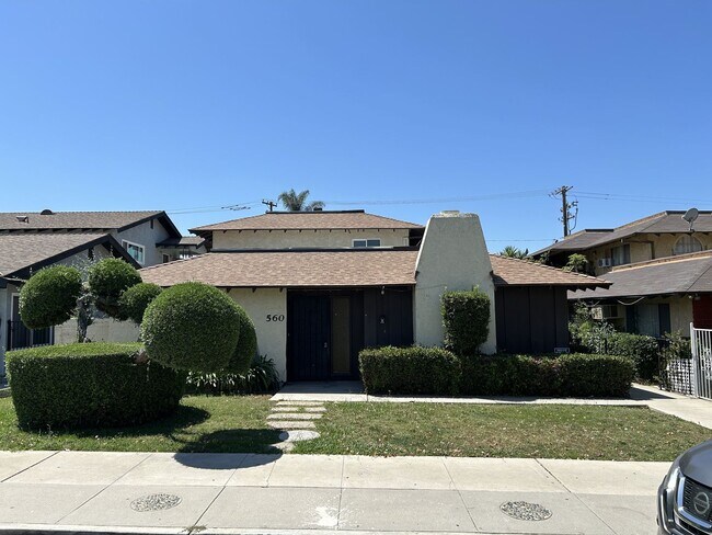 Building Photo - 560 E Erna Ave