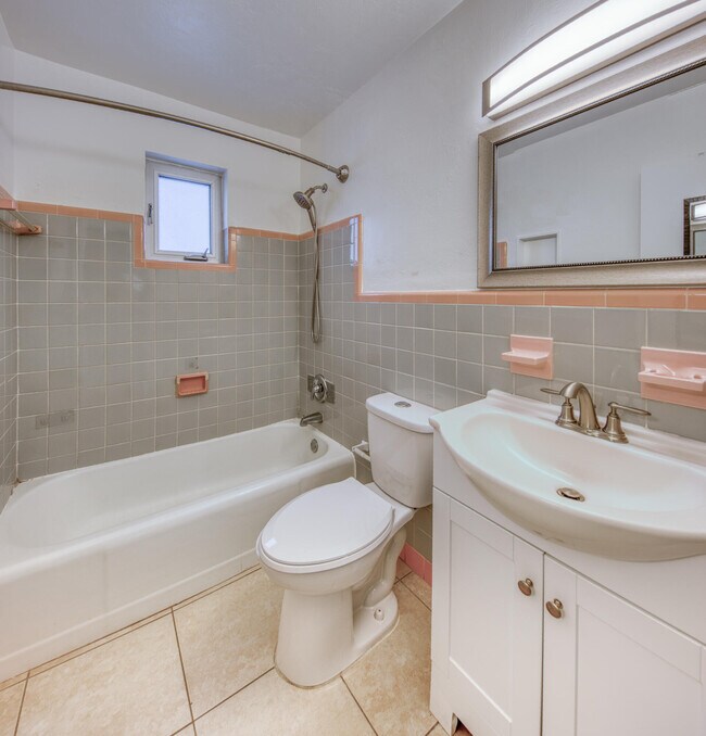 Building Photo - 101 S Palmway