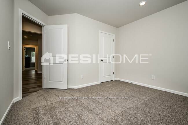 Building Photo - 2701 Porchlight Ct