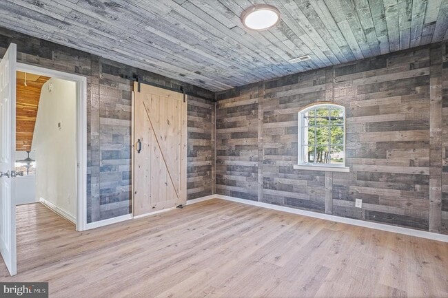 Building Photo - 312 N Hammonds Ferry Rd