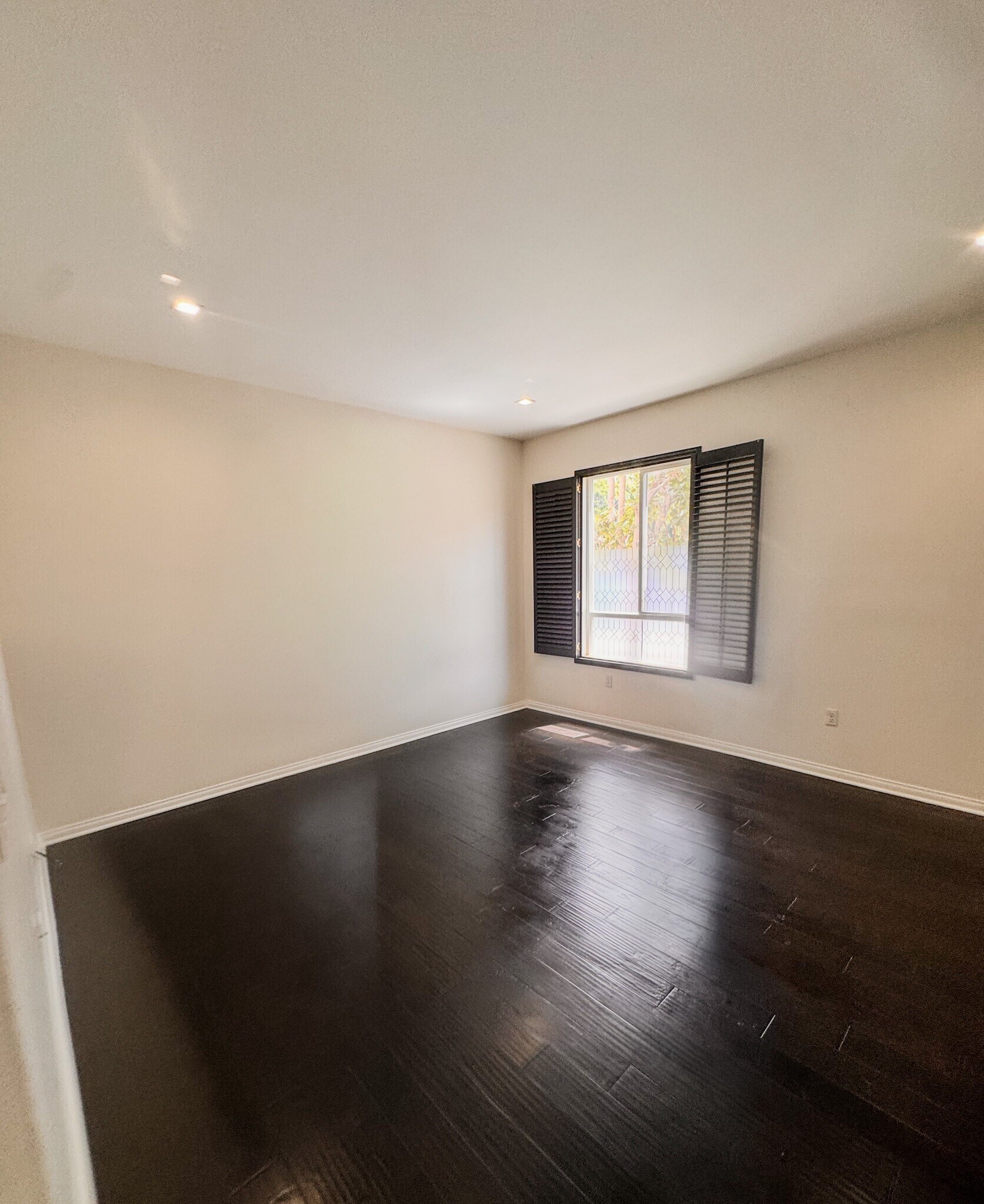 Building Photo - 3750 Santa Rosalia Dr