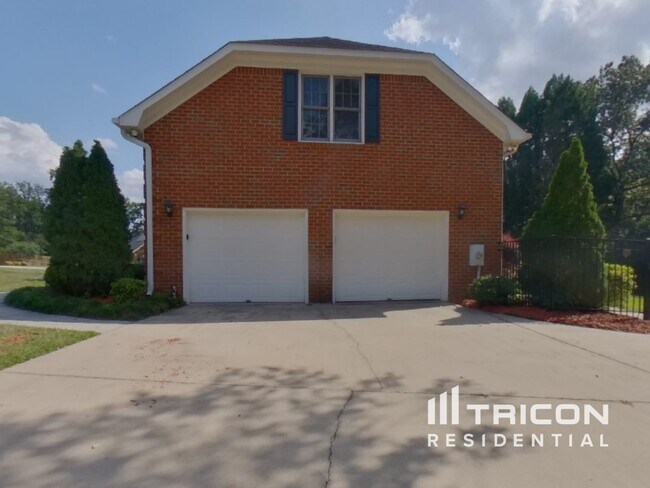 Building Photo - 201 Chancery Ln