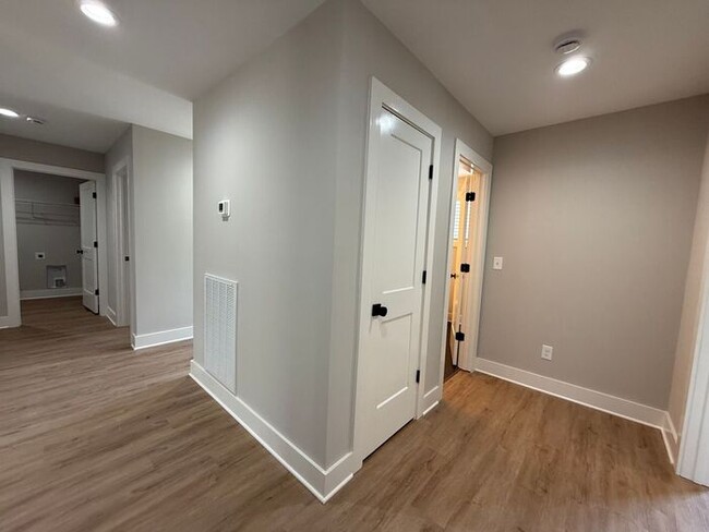 Building Photo - Lovely New Home in Old Hickory - Fenced in...